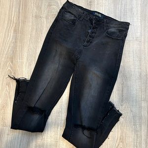 Indigo rein black wash skinny jean.